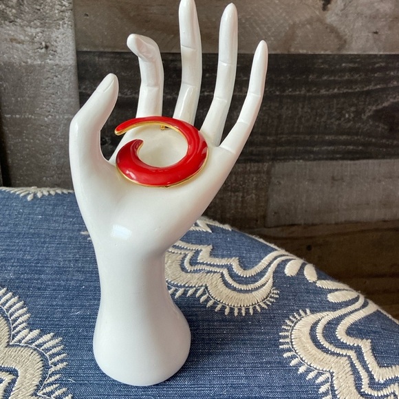 Gorgeous vintage circular brooch gold plated red enamel pin retro 80s old money - Picture 4 of 11